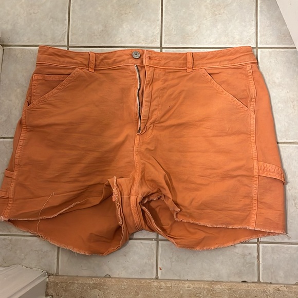 American Eagle highest rise 90s boyfriend shorts that are stretchy. - Picture 2 of 4